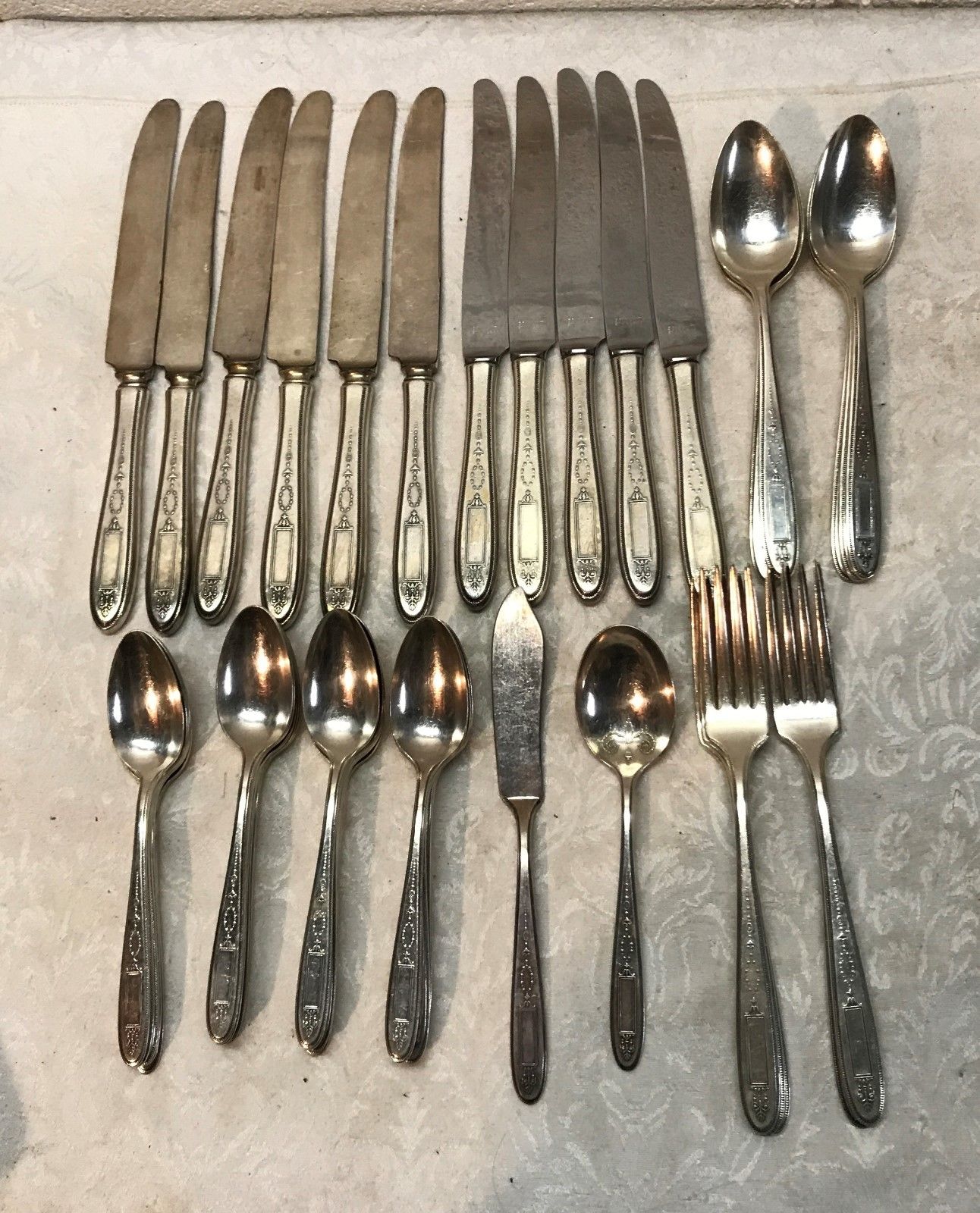 44 Pc Set Vintage Community Plate Flatware Grosvenor Pattern Antique