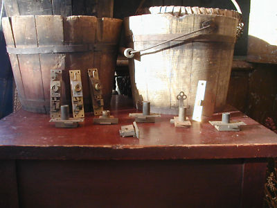   Antique Furniture on Lot Of Old Antique Furniture  Cabinet  Etc  Locks Completed