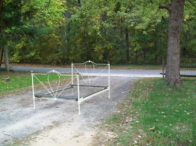 Wrought Iron Beds Antique on Antique Wrought Iron Bed With Springs Completed