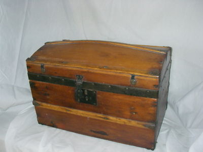 Antique  Springs on Antique Humpback Doll Trunk Or Salesman S Sample Nice  Completed