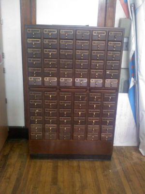 VINTAGE WOOD 15 DRAWER DOVETAILED LIBRARY CARD CATALOG FILE CABINET