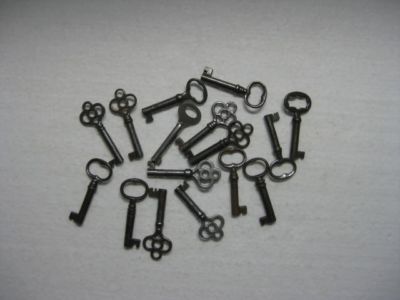 Antique Vintage Furniture on 16 Antique Vintage Furniture Cabinet Hollow Barrel Skeleton Keys