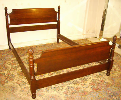 PINEAPPLE CARVED MAHOGANY CHEST