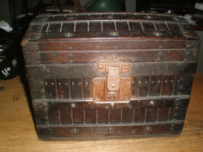 Quaker Maid Kitchen Cabinets on Rare Salesman Sample Or Doll Antique Oak Dome Trunk 1800 S Completed