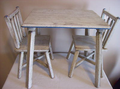 Kids Antique Furniture on Antique Children S Table   Two Chairs Completed