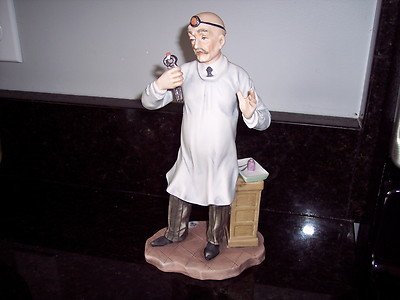 Vintage Pucci Capodimonte "Dentist" Figurine #3784 -- Antique Price
