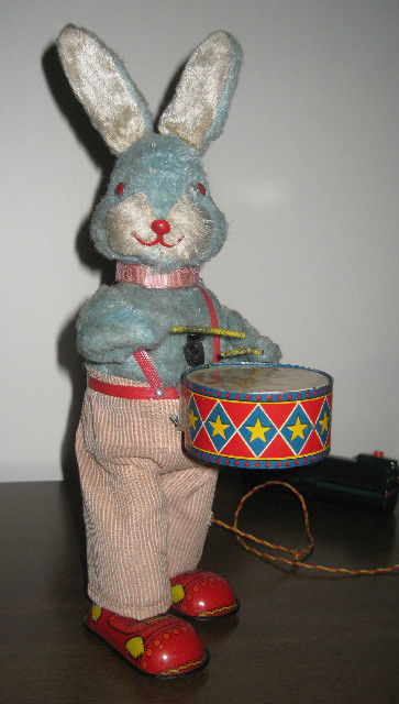 Peter the Drumming Rabbit Japan Made Battery Operated Toy
