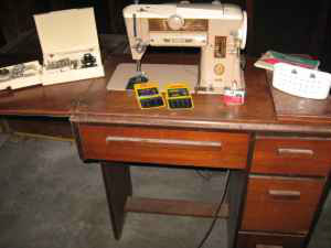 SINGER SLANT O MATIC 401 SEWING MACHINE