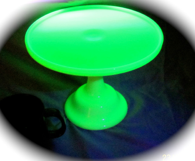 vaseline cake plate