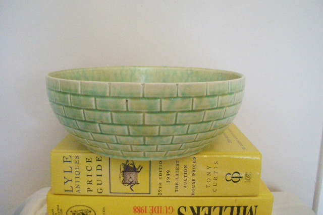 beautiful 1900s wade fruit bowl