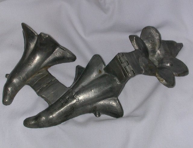 Pewter 3-Piece Hinged Figural Lily Ice Cream Mold #354 E. & Co.