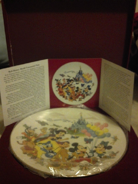 *MINT* WALT DISNEY WORLD TENCENNIAL COMMEMORATIVE PLATE-1981 *MINT* WALT DISNEY WORLD TENCENNIAL COMMEMORATIVE PLATE-1981