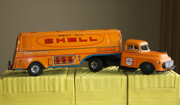 Shell Oil Tanker Truck 2-Piece Tin 1950 Shell Oil Tanker Truck 2-Piece Tin 1950