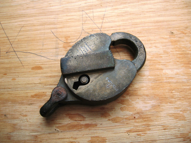 Norfolk & Western RR brass heart shaped lock made by Gibson & Ki Norfolk & Western RR brass heart shaped lock made by Gibson & Ki