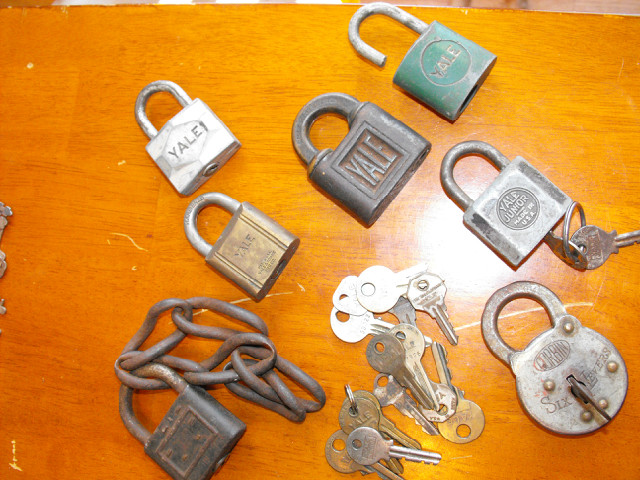 Lot of Antique YALE locks and keys (non-functional) Lot of Antique YALE locks and keys (non-functional)