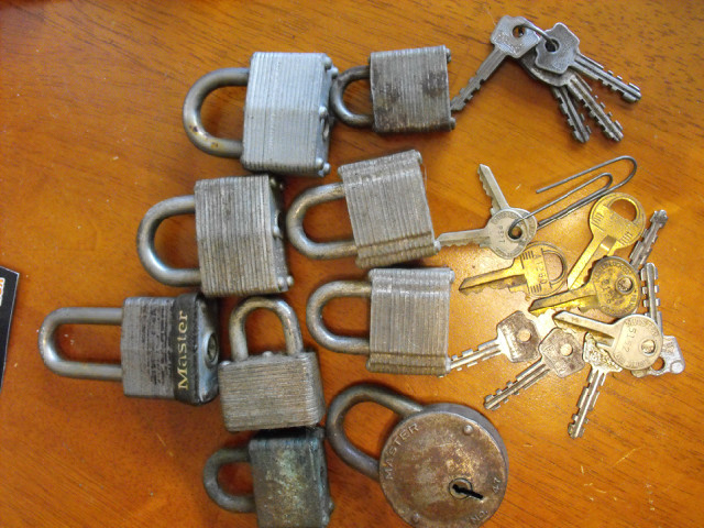 Lot of MASTER locks and keys (functional?) Lot of MASTER locks and keys (functional?)