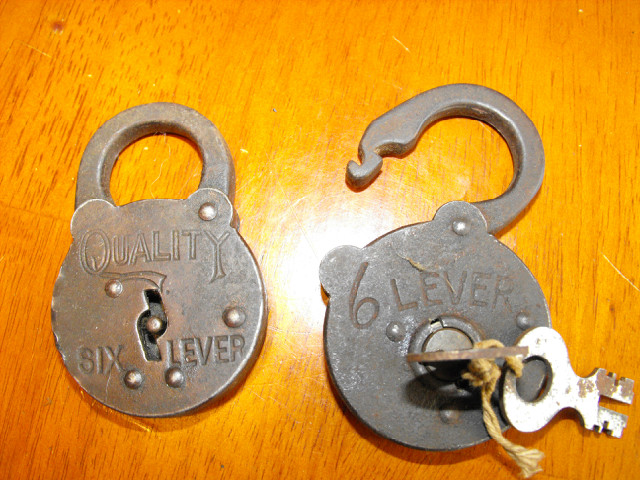 Lot of Miscellaneous Locks and Keys Lot of Miscellaneous Locks and Keys