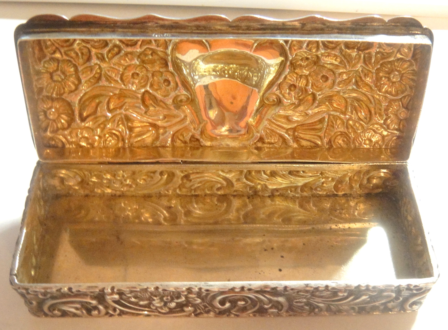Antique Nathan & Hayes Edwardian Snuff Box Repousse Antique Nathan & Hayes Edwardian Snuff Box Repousse
