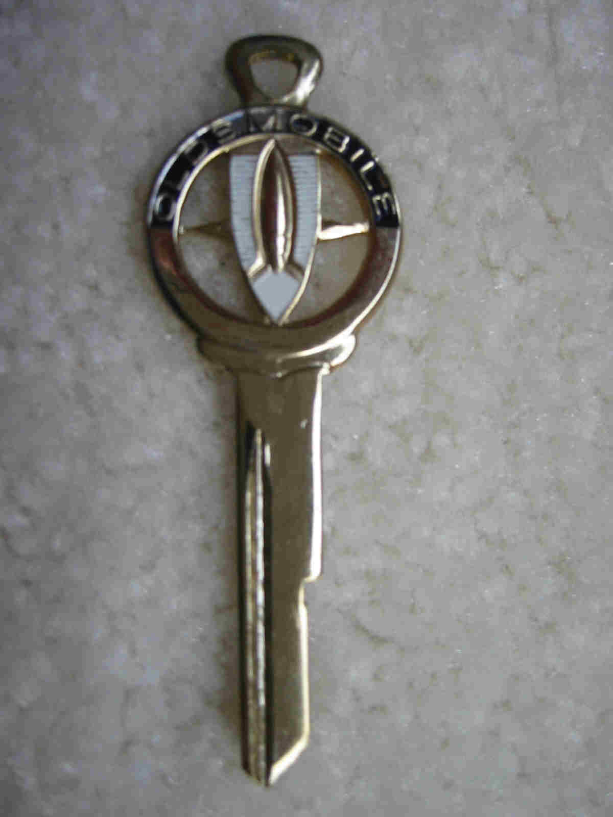 Oldsmobile Crest Key Blank - Enameled 1968 (M) Oldsmobile Crest Key Blank - Enameled 1968 (M)