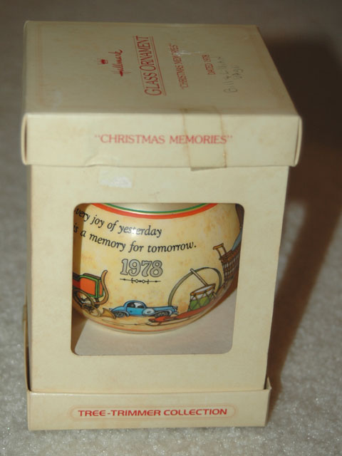 1978 Hallmark Ornament -- "Christmas Memories"