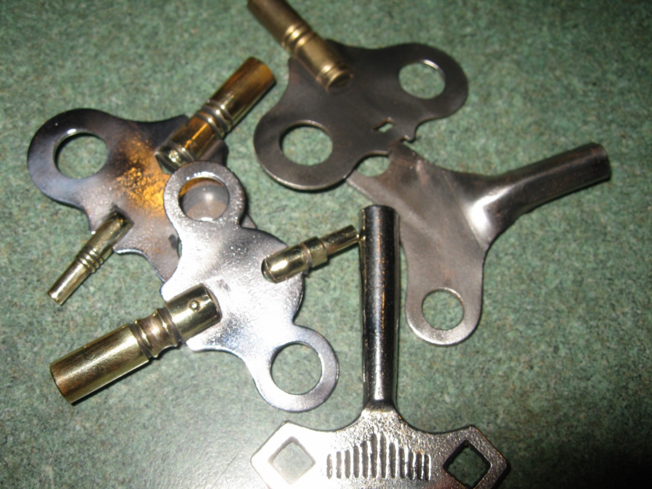 ANTIQUE/VINTAGE LOT OF GRANDFATHER/SHELF CLOCK KEYS Antique Price