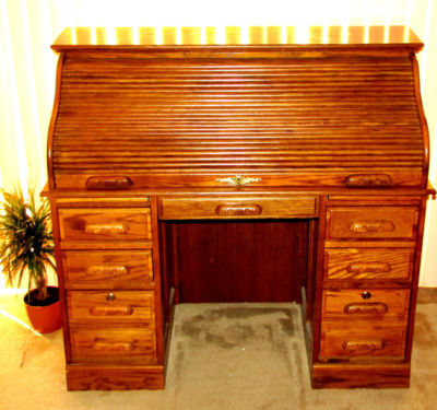 Very Beautiful Solid Oak Crest Roll Top Locking Furniture Rolltop