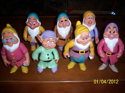 snow white and the seven dwarfs figures