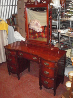 Antique Dixie Bedroom Set With Vanity Dresser Excellent