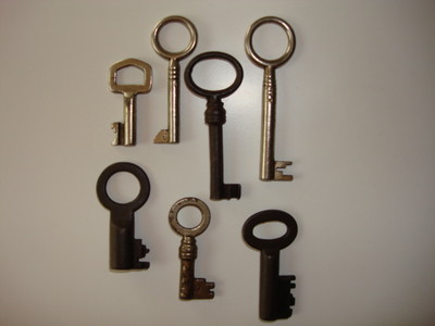 LOT OF 7 ANTIQUE BARREL KEYS FOR PADLOCKS, WARDROBE & CABINET LOCKS LOT OF 7 ANTIQUE BARREL KEYS FOR PADLOCKS, WARDROBE & CABINET LOCKS - LOT OF 7 ANTIQUE BARREL KEYS FOR PADLOCKS, WARDROBE & CABINET LOCKS