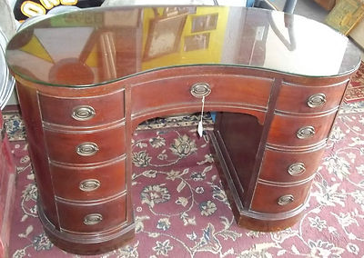 ANTIQUE KIDNEY SHAPED DESK WITH GLASS TOP - SOLID WOOD - GOOD ANTIQUE KIDNEY SHAPED DESK WITH GLASS TOP - SOLID WOOD - GOOD CONDITION - ANTIQUE KIDNEY SHAPED DESK WITH GLASS TOP - SOLID WOOD - GOOD