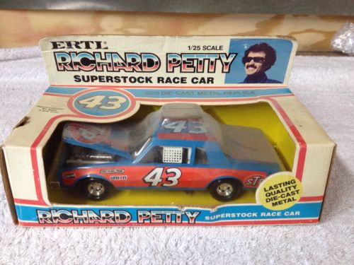 vintage 1/25th Ertl Diecast Richard Petty NASCAR #1679 Toy ...