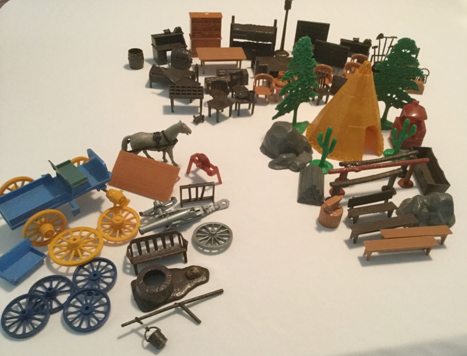 1950's MARX FORT APACHE/ WESTERN TOWN PLAY SET 70 + ACCESSORIES ...