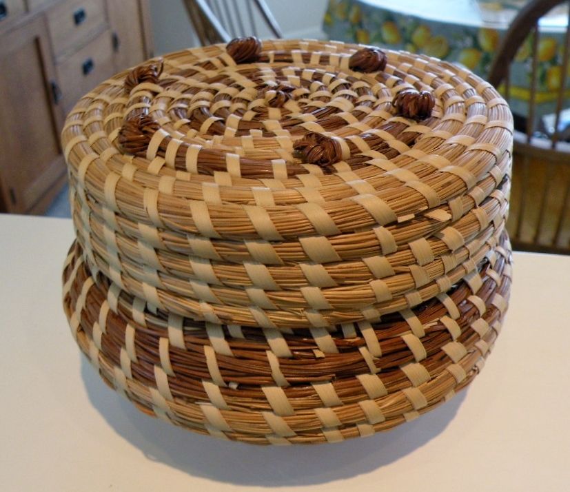 Round Charleston Gullah Sweetgrass Basket w/ Lid, Knots, Lots of Pine
