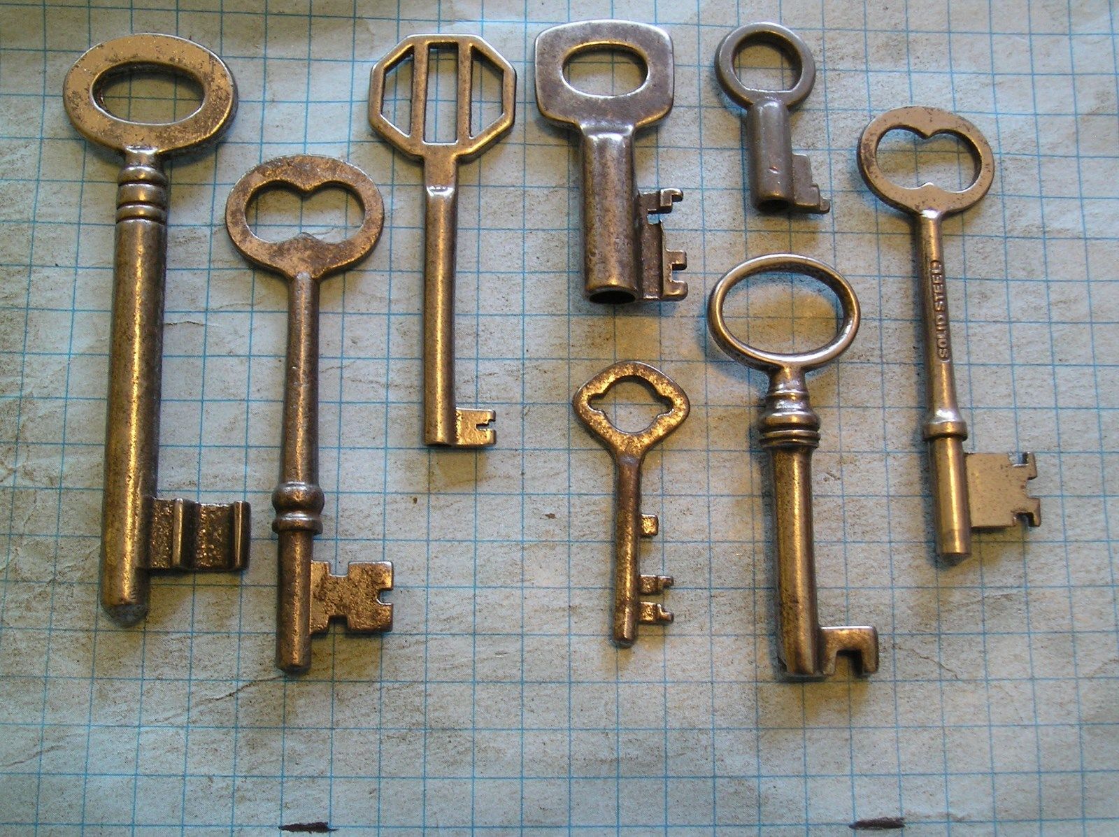 8 ANTIQUE OLD SKELETON, FURNITURE, BARREL, AND LOCK KEYS