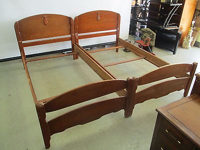 Pair Of 2 Matching Vintage Maple Wood Twin Beds Bed Frames Solid Pair Of 2 Matching Vintage Maple Wood Twin Beds Bed Frames Solid