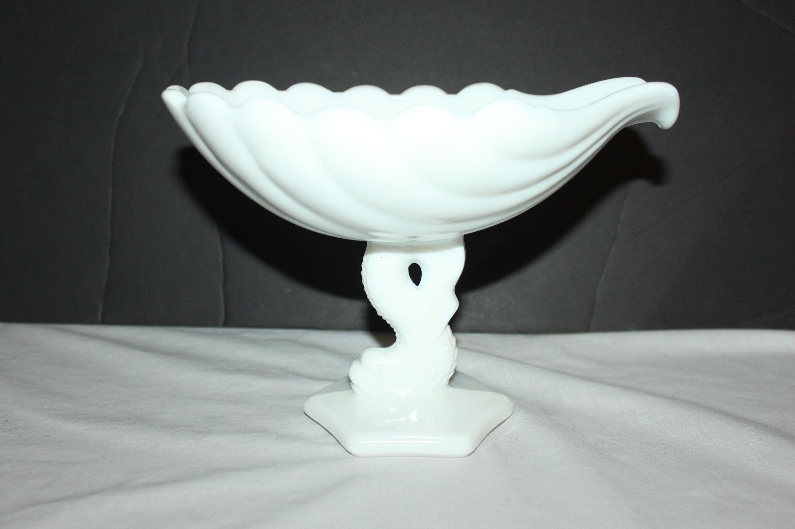 Beautiful vtg westmoreland white milk glass sauce bowl dolphin pedestal