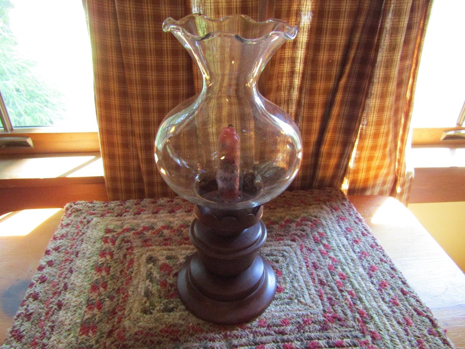 VINTAGE COUNTRY PRIMITIVE CANDLE LAMP WITH PRETTY VINTAGE GLASS GLOBE Antique Price Guide
