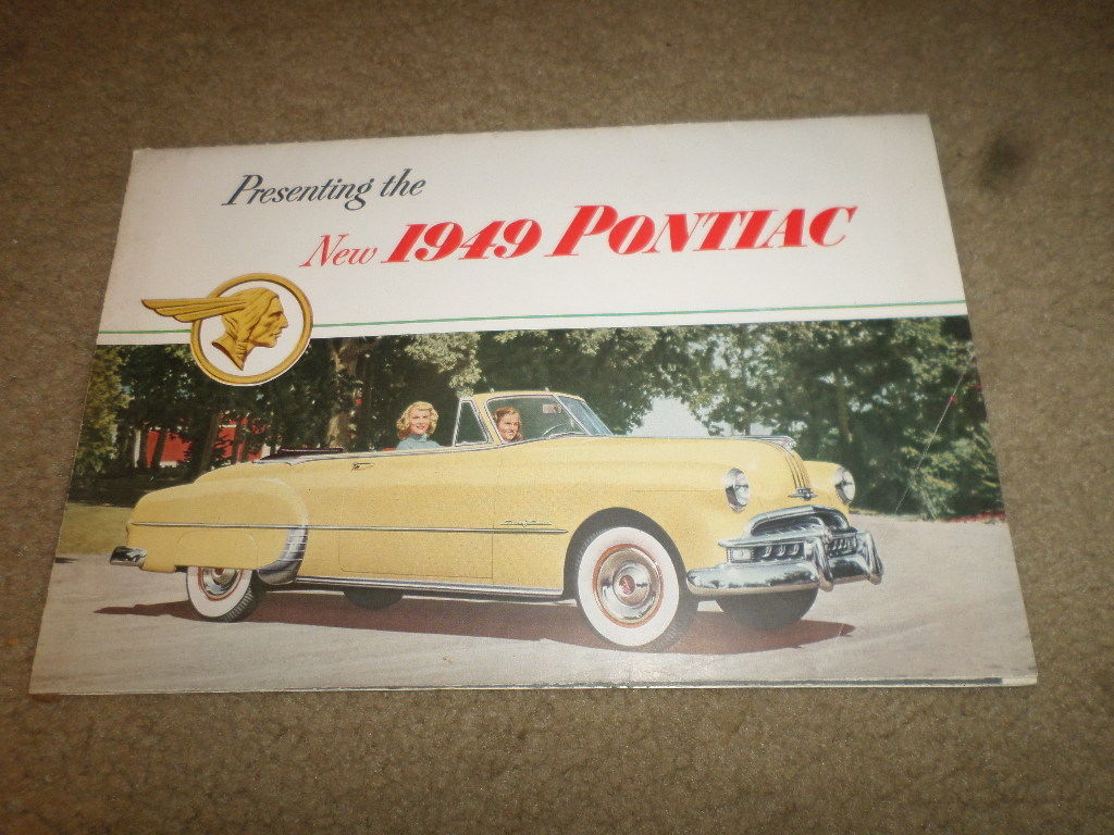1949 Pontiac "Streamliner Chieftain DeLuxe" Car Dealer Sales Brochure