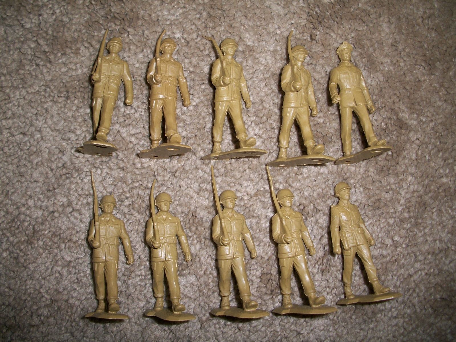 Vintage 1950s original Marx tan marching 54mm soldiers from ...