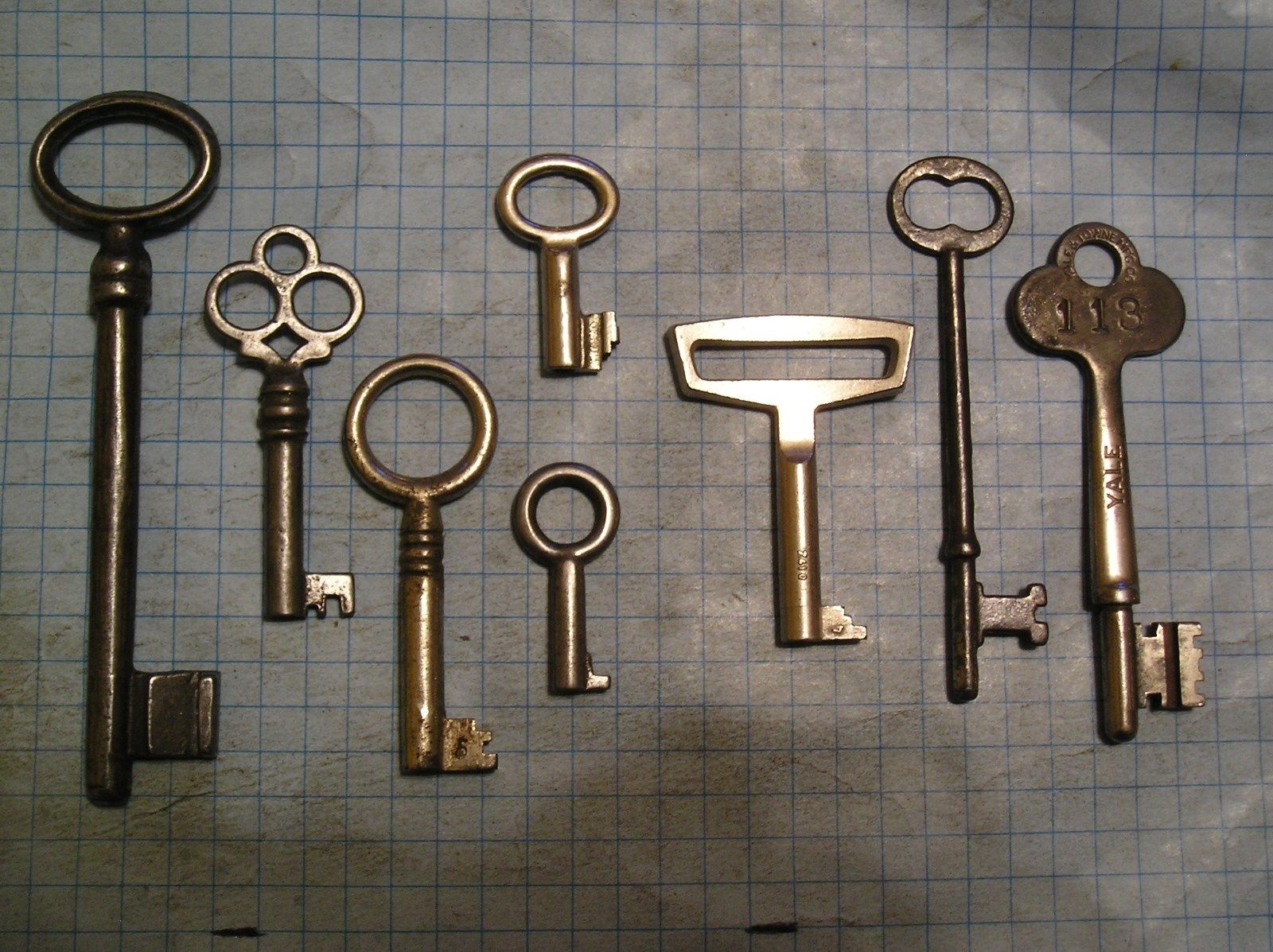 LOT OF 8 ANTIQUE SKELETON, FURNITURE, BARREL, AND OLD LOCK KEYS