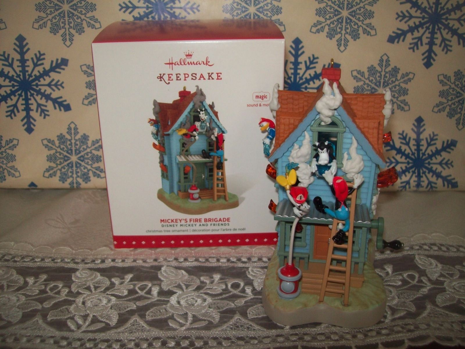 HALLMARK MICKEY MOUSE FIRE BRIGADE 2015 MAGIC MOTION DISNEY CHRISTMAS