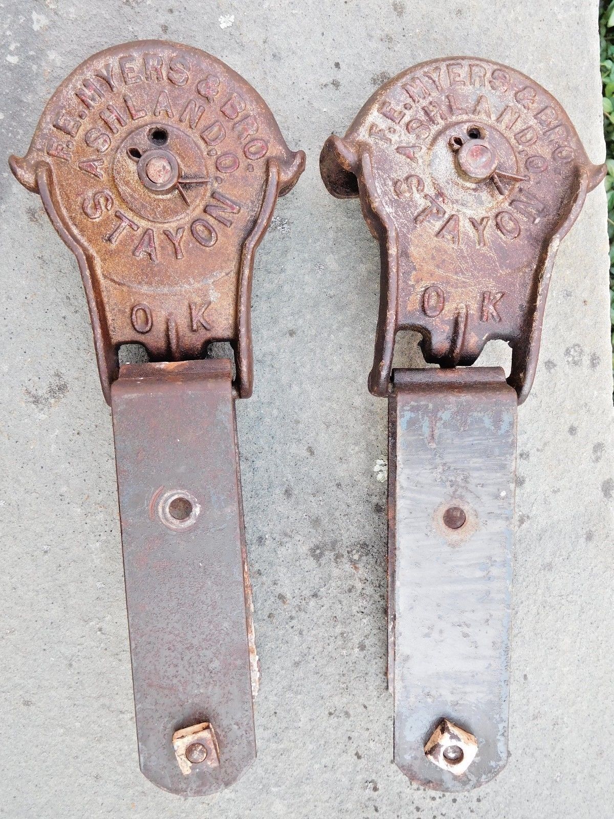 2 F E Myers Matching Vintage Sliding Barn Door Rollers Pulleys