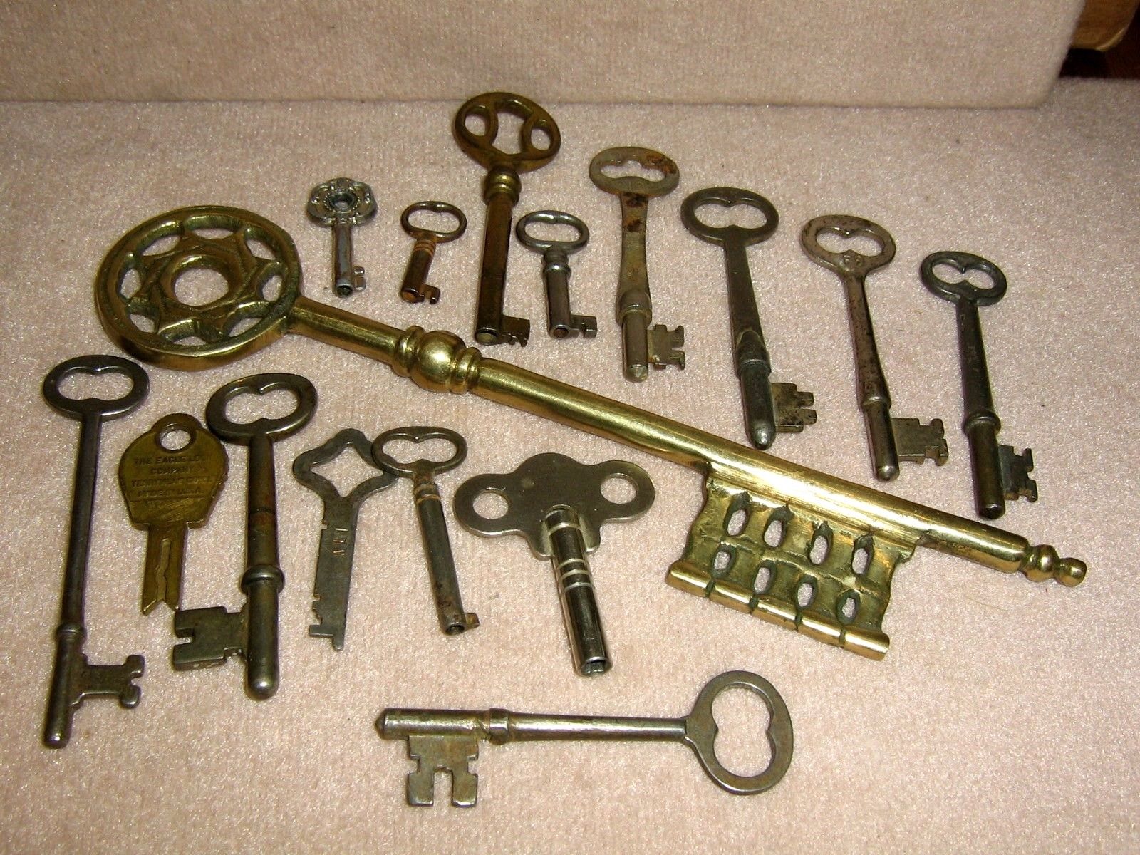 Lot Of 16 Genuine Antique Or Vtg Old Skeleton,Barrel,Clock And Decorative Keys Antique Price