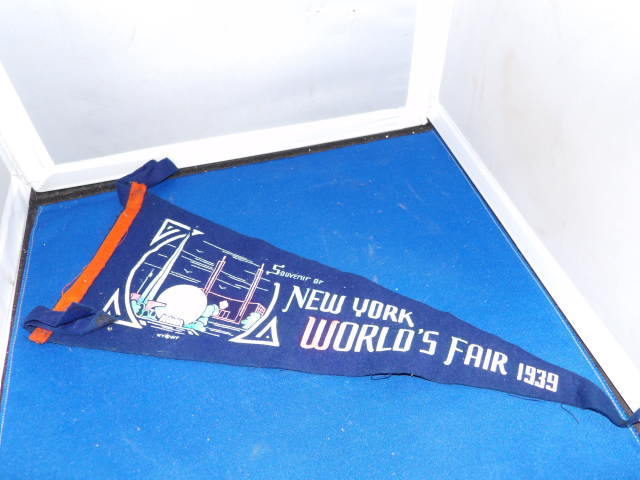 vintage-1939-new-york-worlds-fair-pennant-antique-price-guide