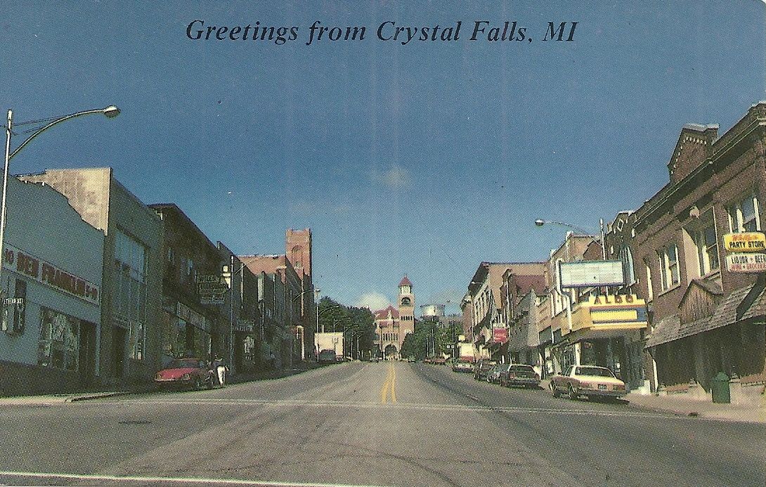 VINTAGE 1970's POSTCARD GREETINGS FROM CRYSTAL FALLS, MICHIGAN (MAIN