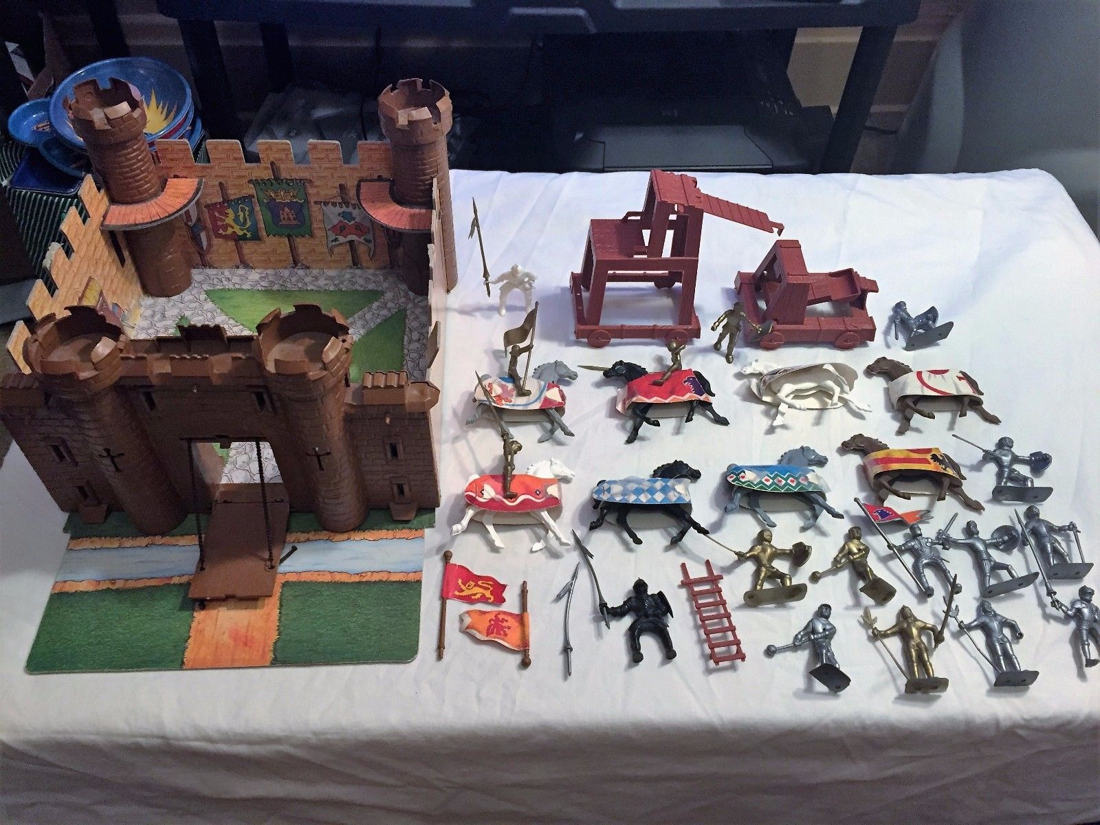 castle toy with knights
