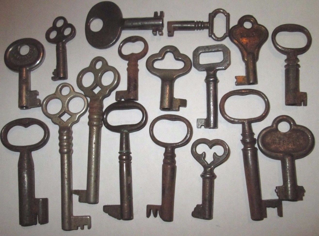 LOT OF 17 VINTAGE OPEN BARREL SKELETON KEYS FURNITURE TRUNK