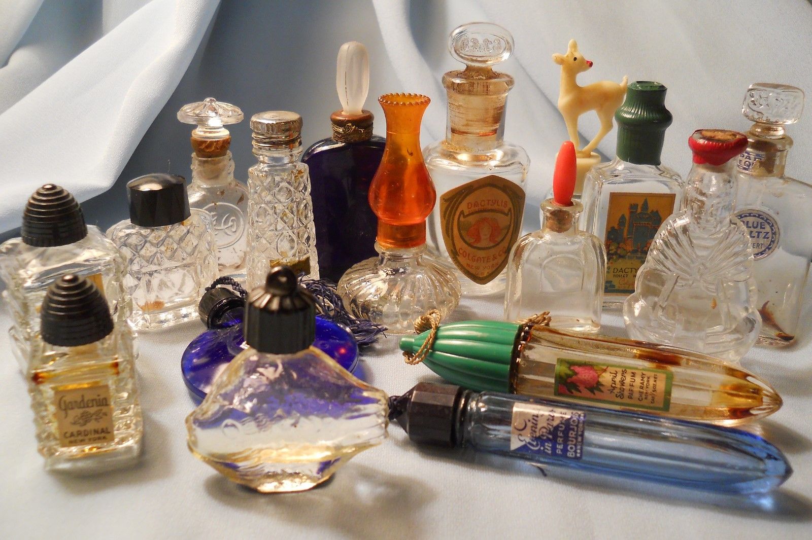 LOT OF VINTAGE MINIATURE PERFUME BOTTLES PARIS NEW YORK JOUBERT CHERAMY 