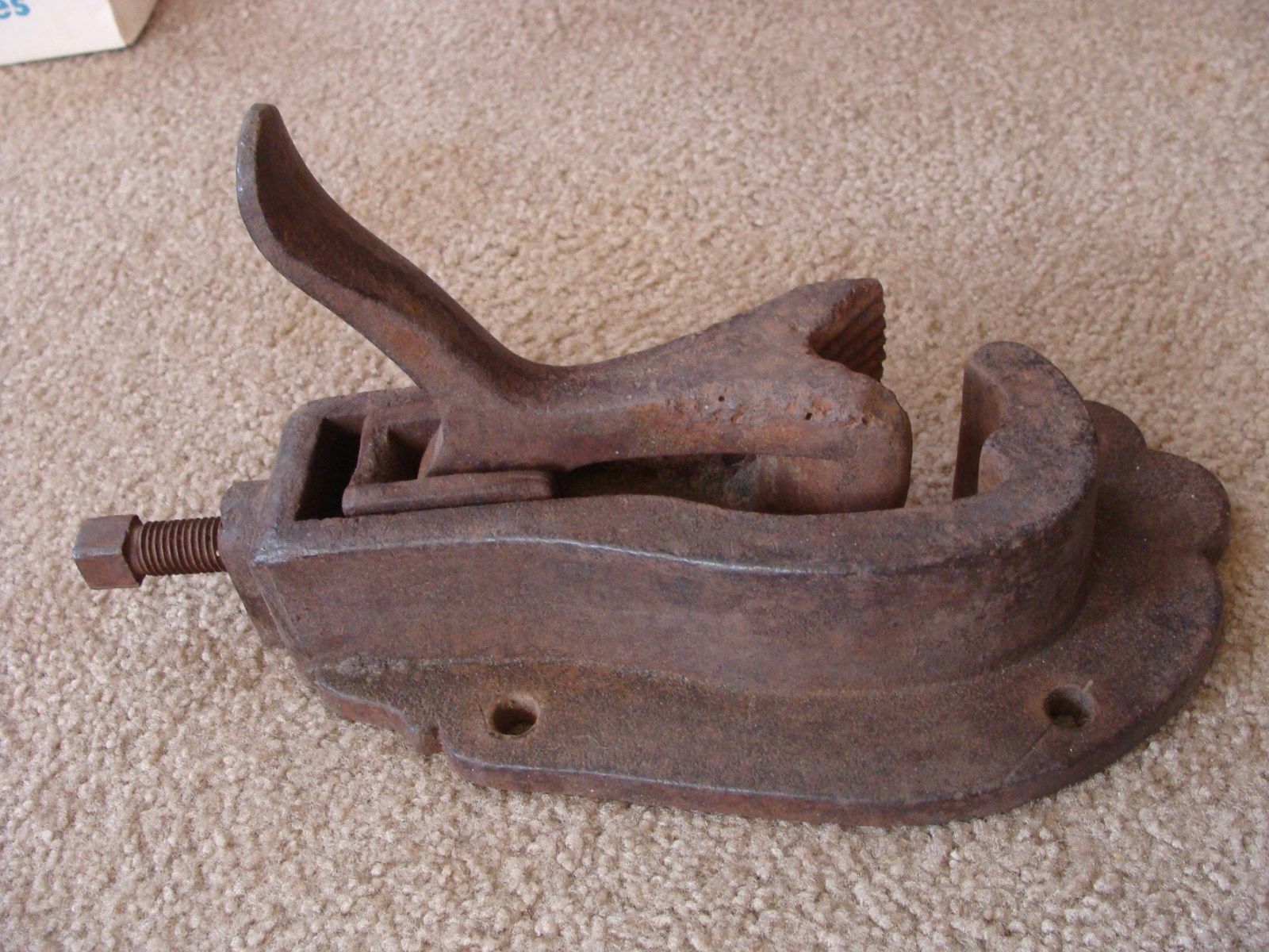 Well Pump Pipe Puller Vice Windmill CAST IRON JACK TOOL Vintage Antique