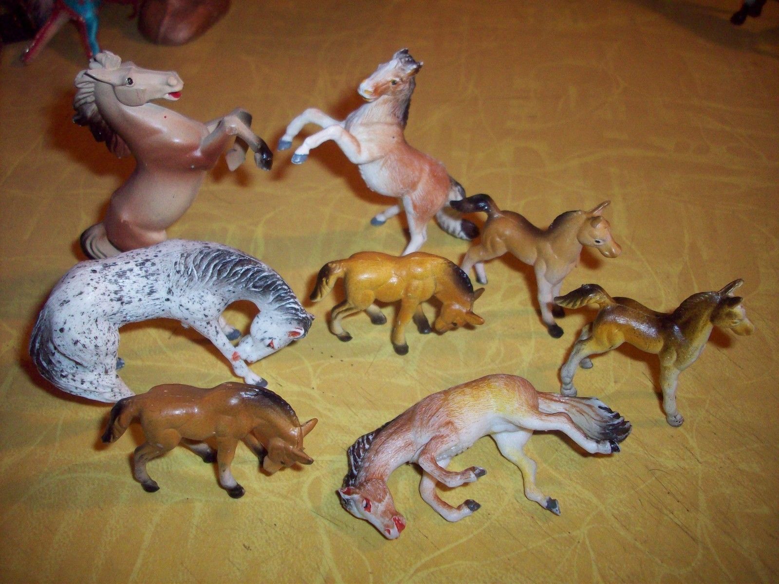 plastic toy horses vintage